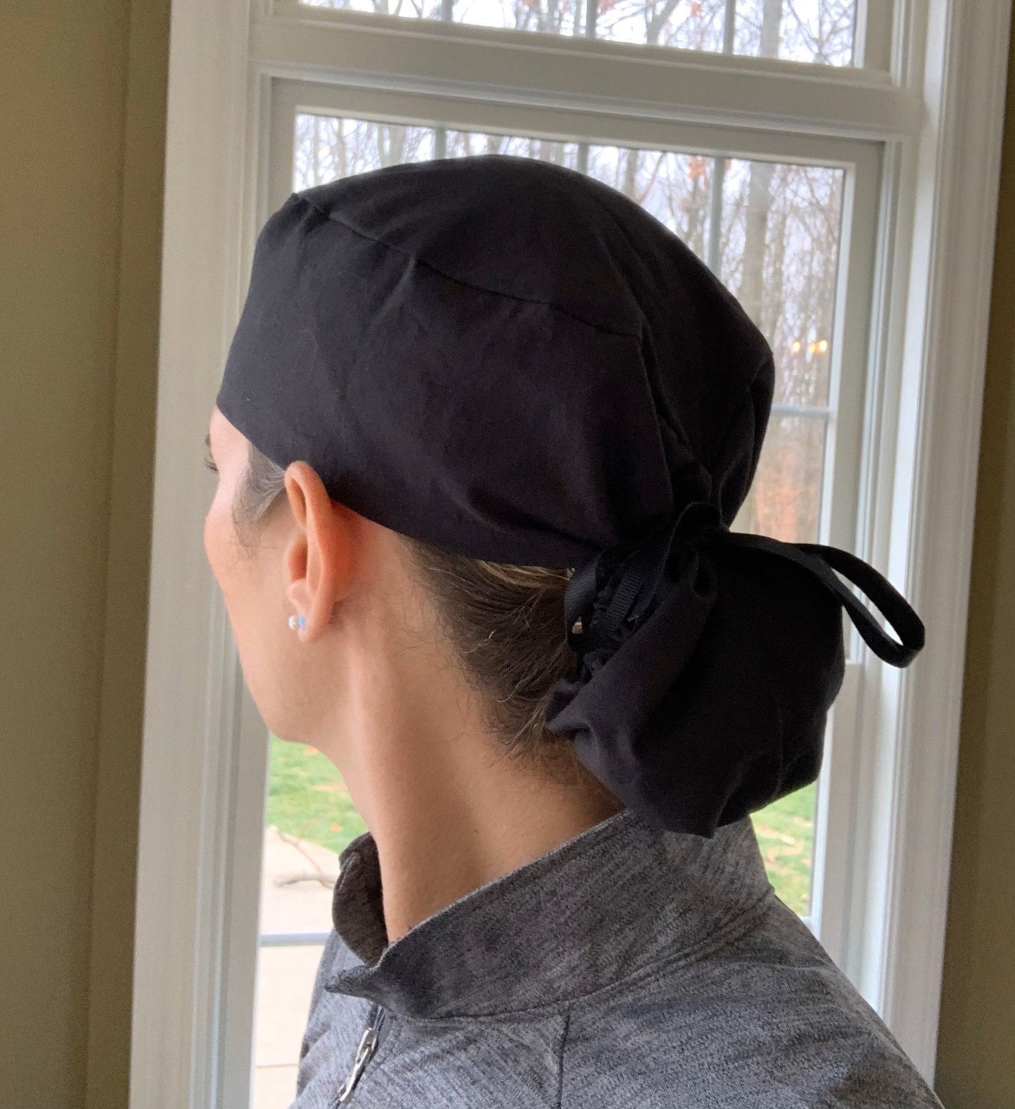 Black solid ponytail scrub cap womens