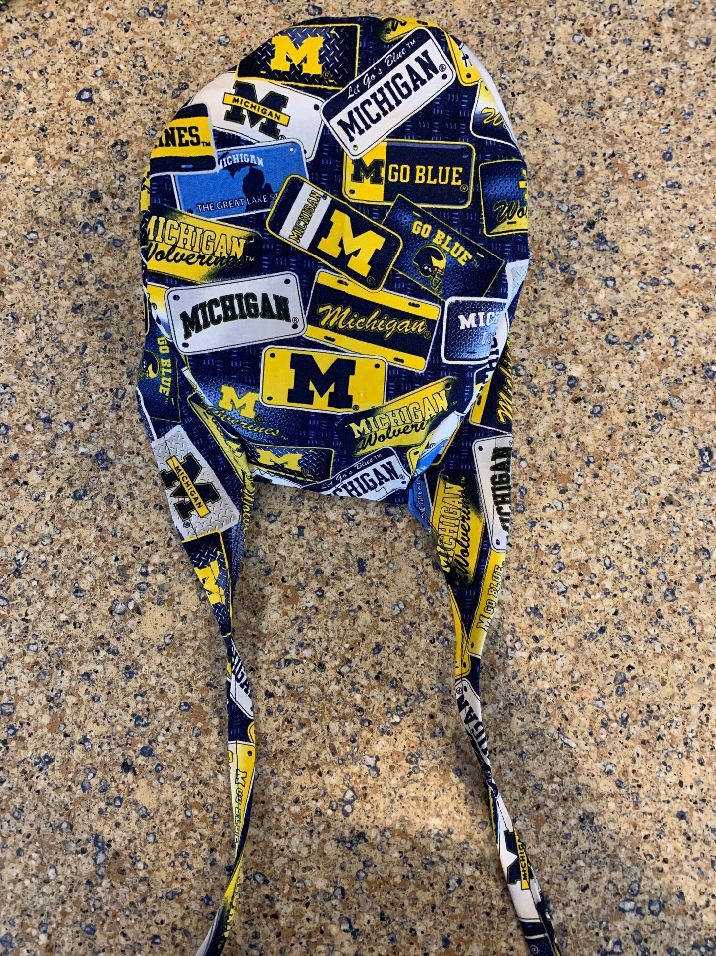 University of Michigan wolverines maize blue u of m skull scrub cap mens