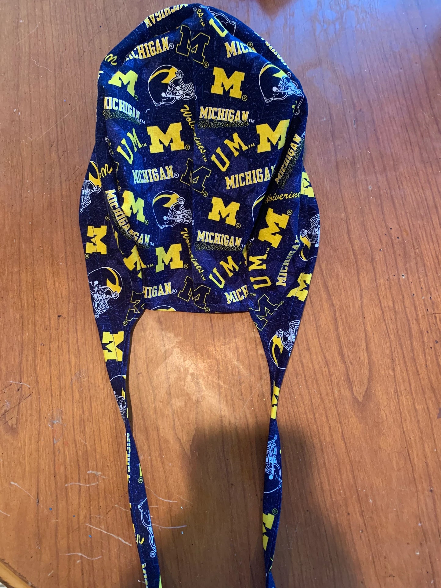 University of Michigan wolverines U of M maize blue skull scrub cap mens