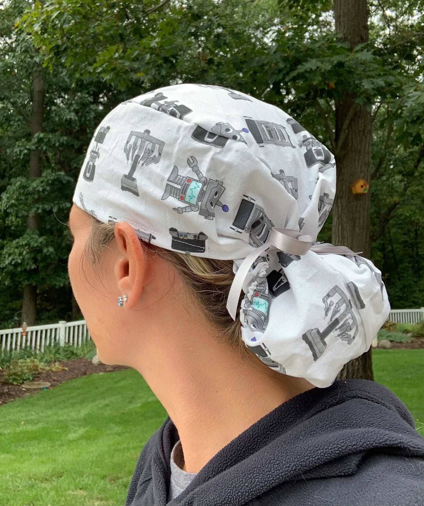 Da Vinci robotic robot surgeon white pony tail ponytail scrub cap womens